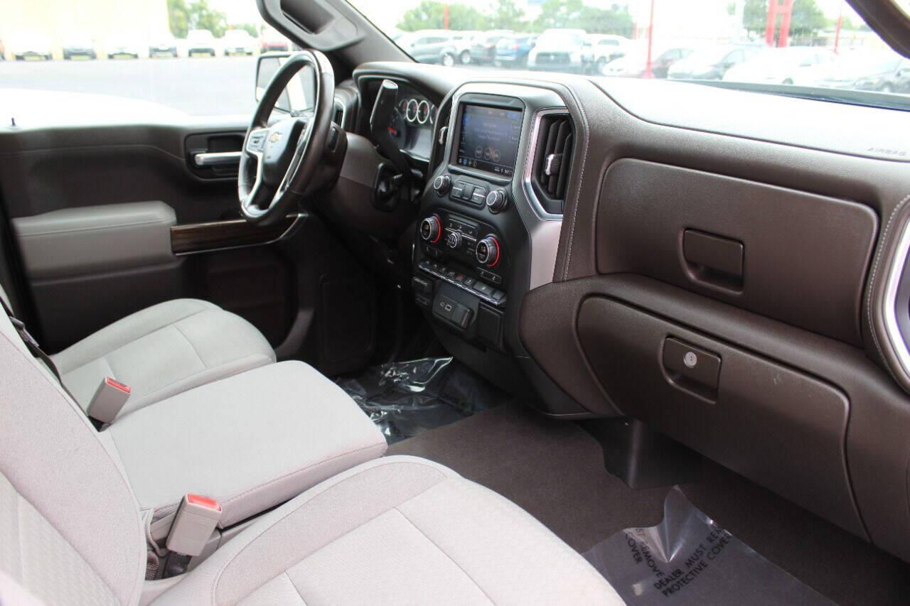 2021 Chevrolet Silverado 1500 - 3GCUYDED4MG108216 - Image #3
